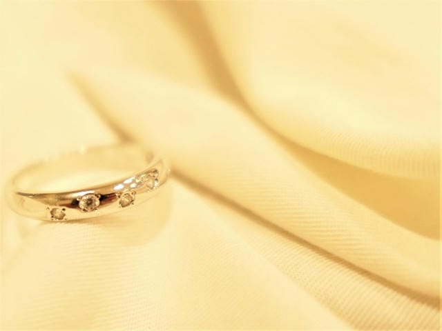 ブランド品の裏側：輝く特権に潜む危険な真実